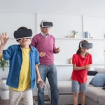 Семья обсуждает баланс между цифровыми развлечениями и обязанностями